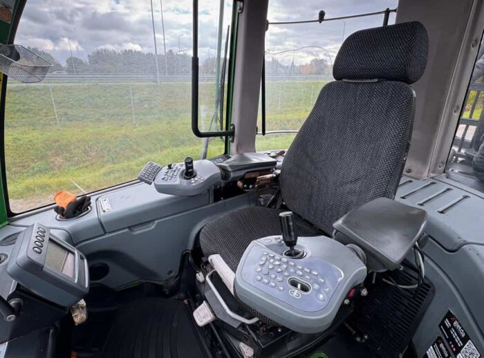 Forwarder John Deere 1210E kabina Forwarder John Deere 1210E kabina