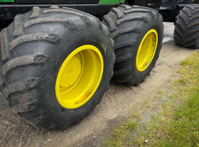 Forwarder John Deere 1210E koła Forwarder John Deere 1210E koła