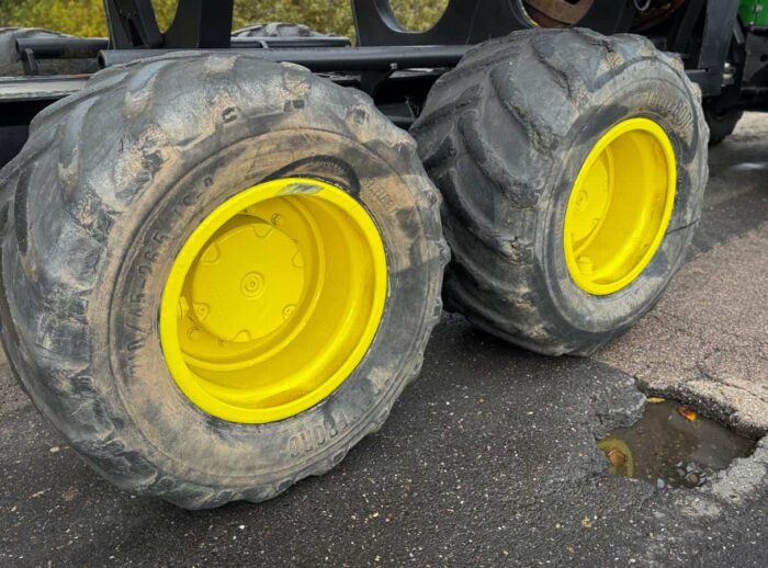 Forwarder John Deere 1210E koła0 Forwarder John Deere 1210E koła