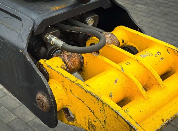 Grappin HSP 028 pour les remorques forestières et à fourche Chwytak HSP 028 do forwarderów oraz przyczep leśnych