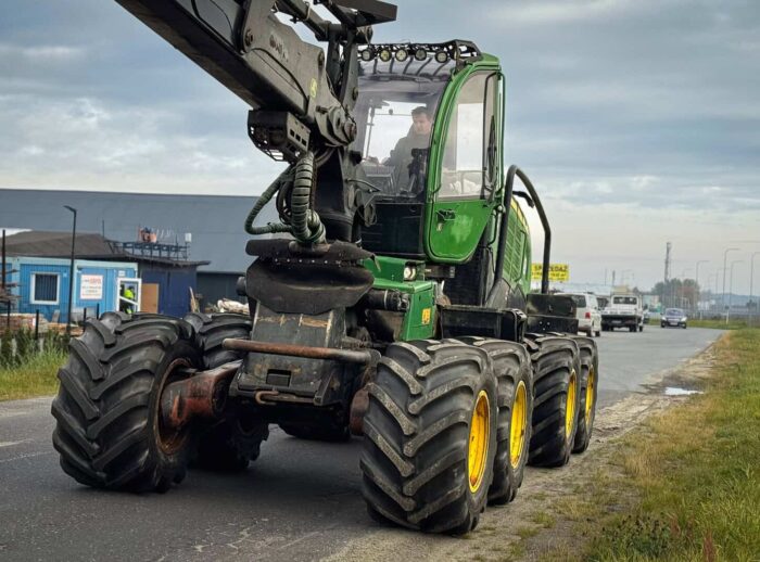 Harvester John Deere 1270G Harvester John Deere 1270G