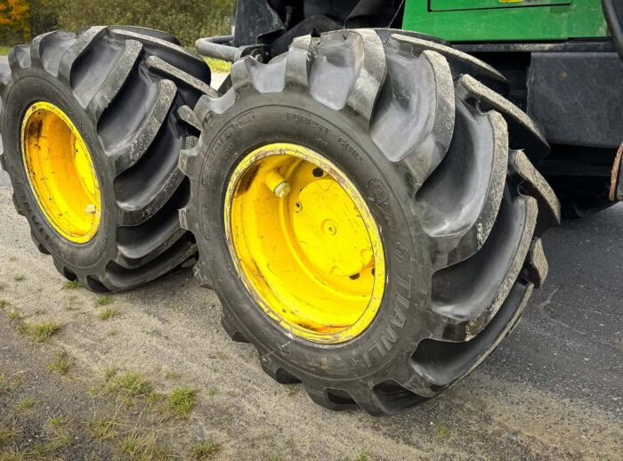 Harvester John Deere 1270G opony Harvester John Deere 1270G opony