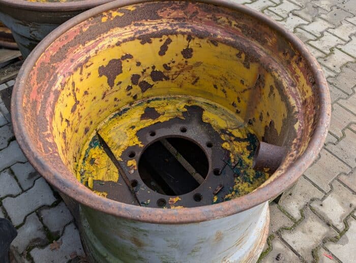 used rims 2 pcs. 700-26.5 forwarder harvester używane felgi 2 szt. 700-26,5 forwarder harwester