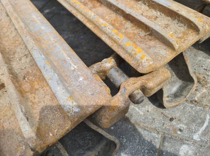 Gebrauchte Schlammketten 80% 710/45-26,5 Używane gąsienice błotne 80% 710/45-26,5