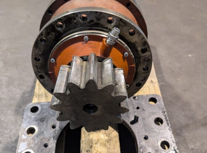 Regenerowana przekładnia obrotu żurawia z haulcem PONSSE Regenerowana przekładnia obrotu żurawia z haulcem PONSSE