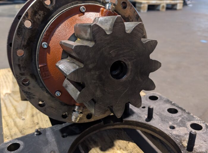 Regenerowana przekładnia obrotu żurawia z haulcem PONSSE Regenerowana przekładnia obrotu żurawia z haulcem PONSSE