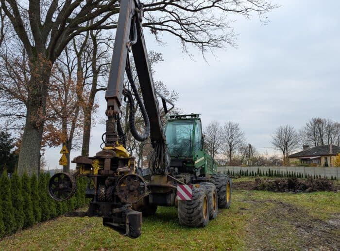 Erntemaschine John Deere 1270D 2007. Harvester John Deere 1270D 2007r.